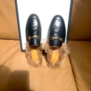 100% Authentic Gucci Princetown fur slide in excellent condition. Size 381/2